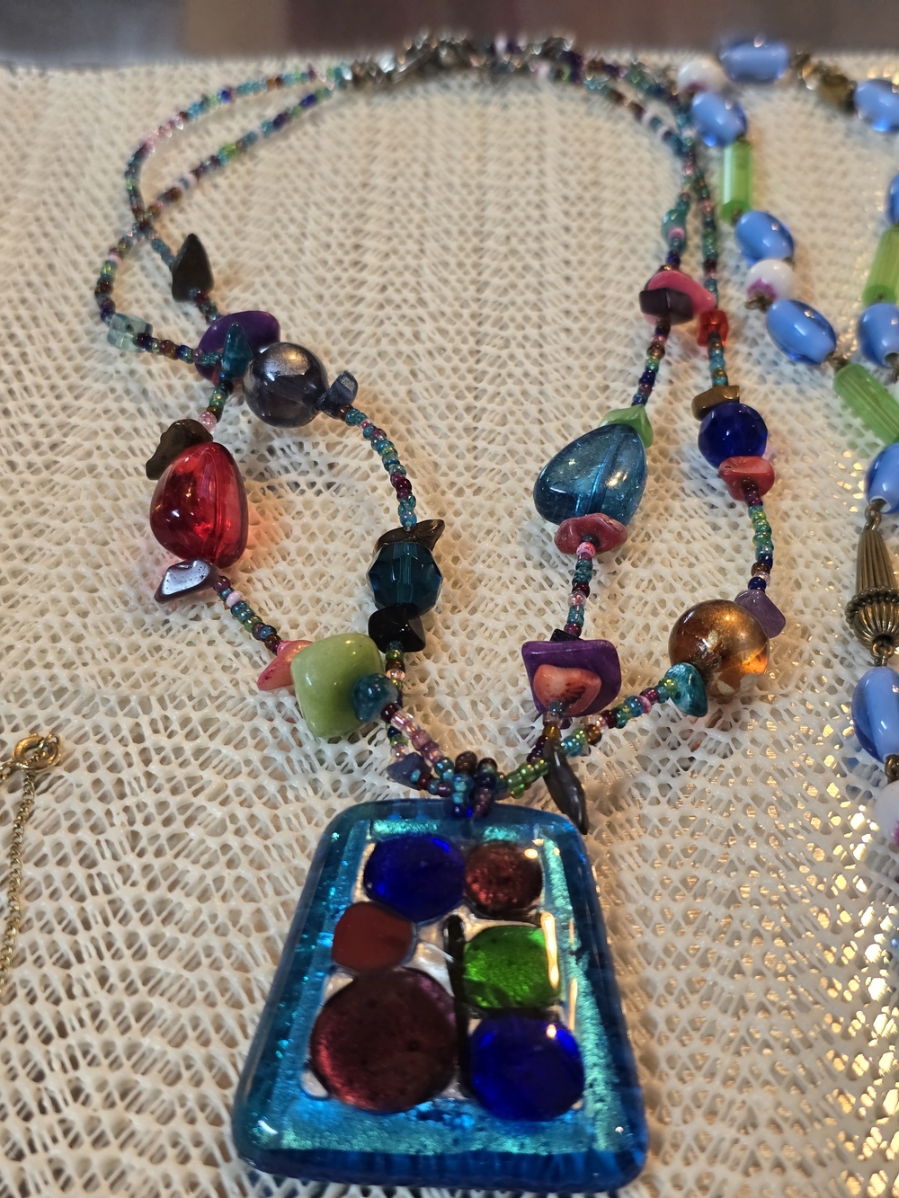 Multicolor Beaded Glass Pendant Necklace - Vibrant Blue Accent